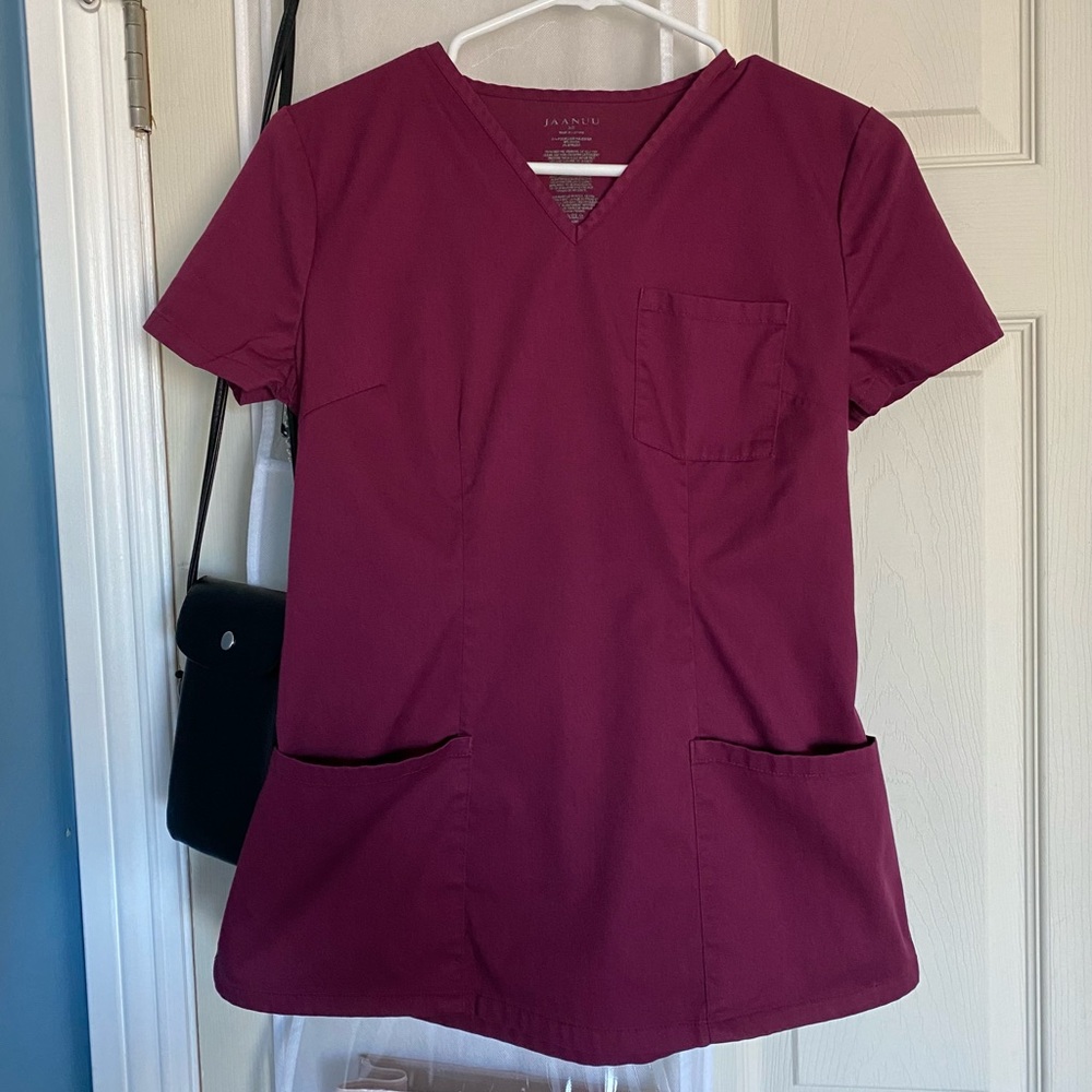 Jaanuu scrub top in Maroon